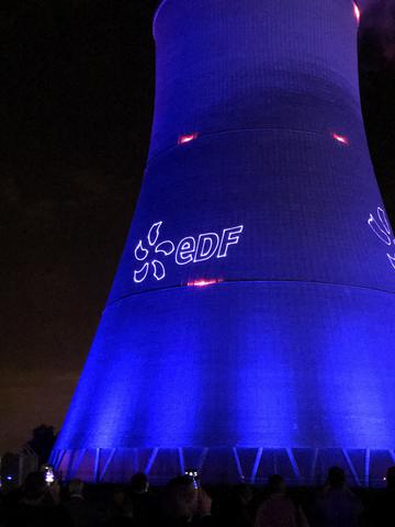 couleur et laser sur bâtiment